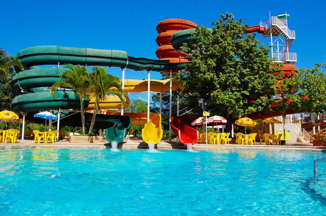 Villas Diroma Com Um Dia No Acqua Park, Splash E Slide Калдас-Новас Экстерьер фото